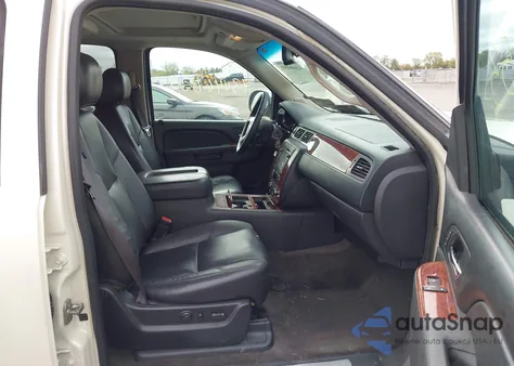 2013 Chevrolet Suburban 1500 Ltz z USA, uszkodzony, nr VIN 1GNSKKE78DR162861